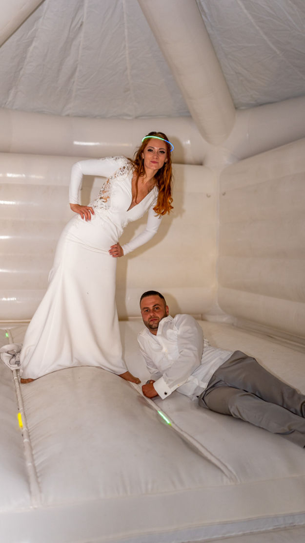 Fotobox,Fotobooth,Foto-Tobi,Foto Tobi,Hochzeitsfotograf,Brautpaar,Fotograf,Hüpfburg,Hochzeitshüpfburg